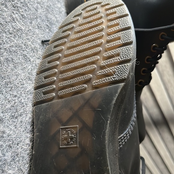 Dr Martens Airwair boots - Picture 8 of 10